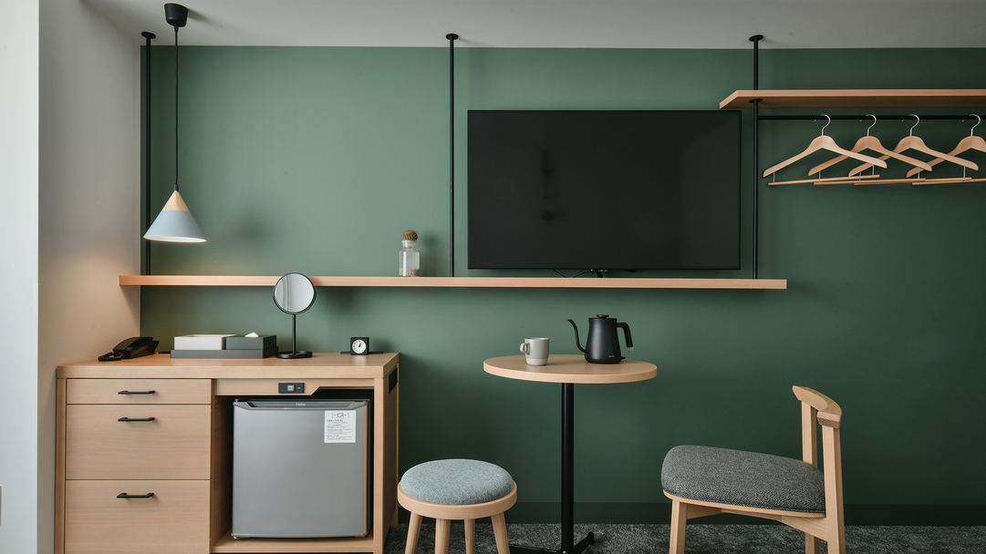 スーペリアトリプル（22㎡）全ての客室にバルミューダ製ポットをご用意しております。