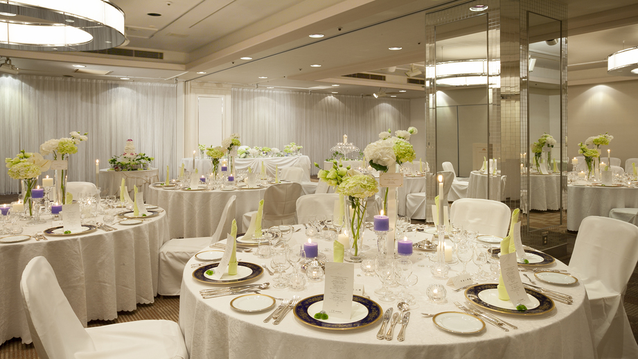 中宴会場クレストンルーム
