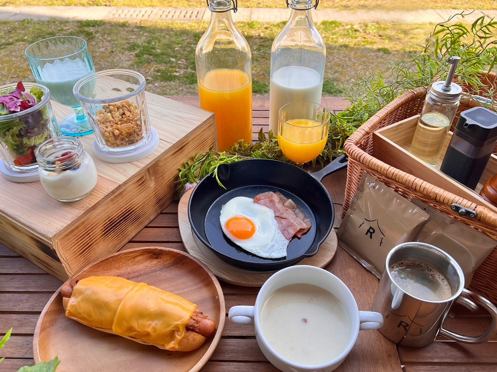 洋朝食（本格派プルドポークのホットドッグ朝食）