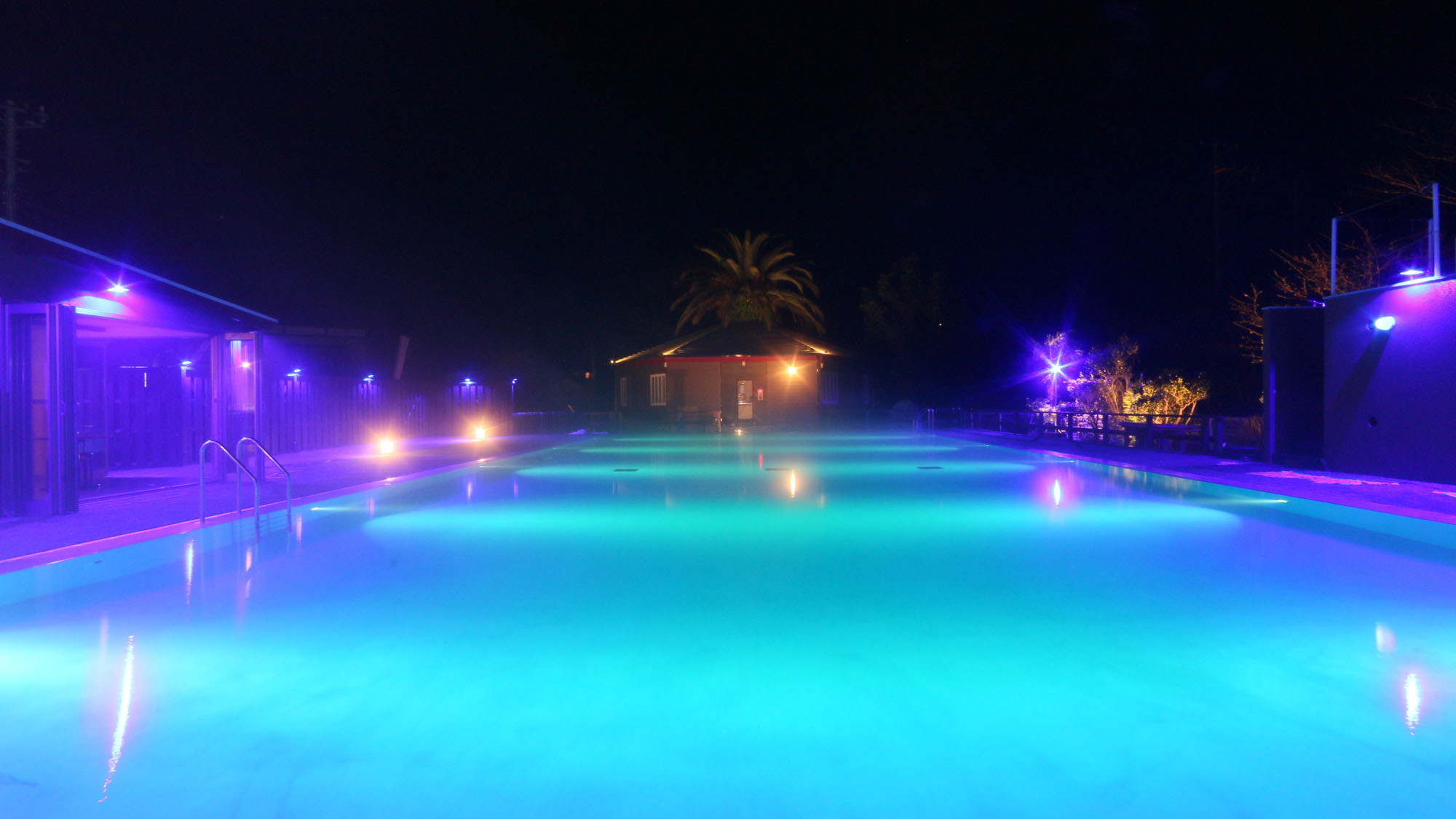 ナイトプール -Night pool-温泉プールは、夜もお楽しみいただけます