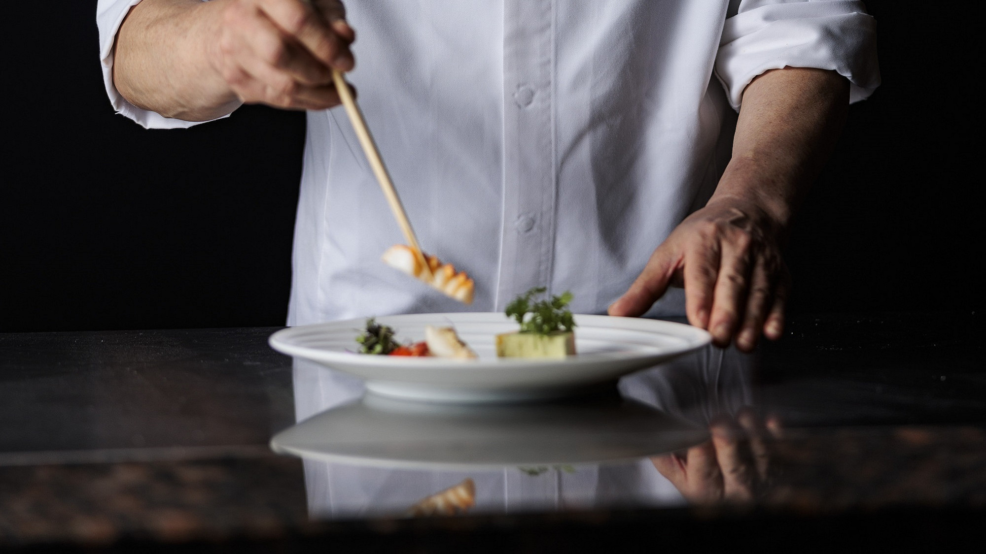 料理長がその時々の厳選食材を使い腕をふるう会席となります