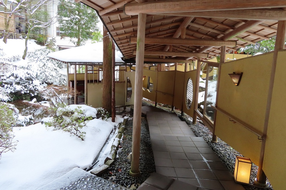 【四季回廊】季節により様々な表情を見せる雪の回廊（1月下旬撮影）