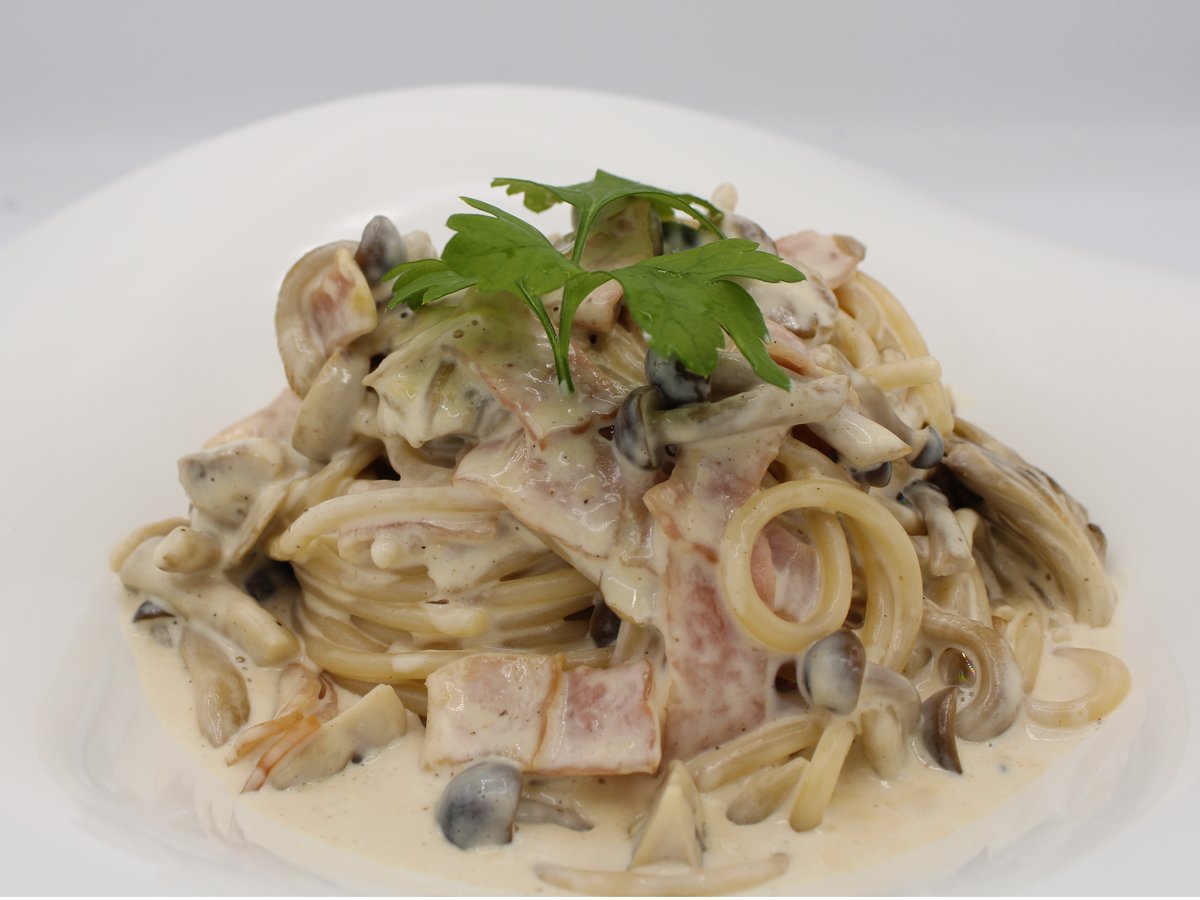 【Cafe OASIS】きのこたっぷり濃厚クリームソーススパゲッティ