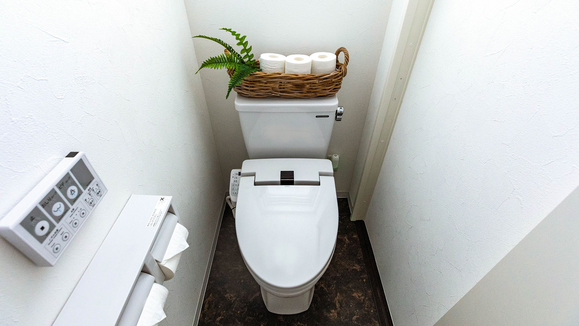 ・【トイレ】温水洗浄便座完備