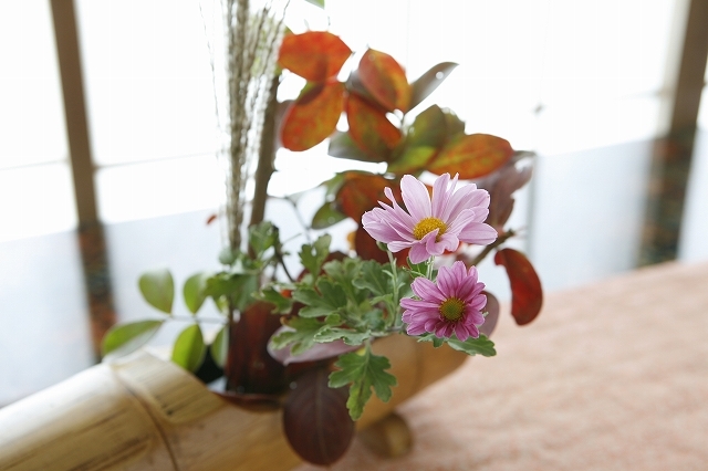 お部屋の小さな生け花