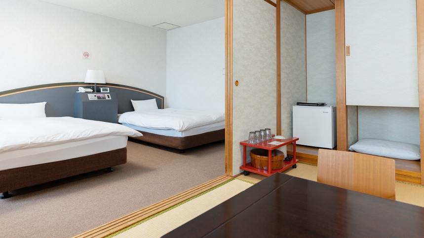 【和洋室】ベッドはセミダブルベッドをご用意。ごゆっくりとお寛ぎいただけます。