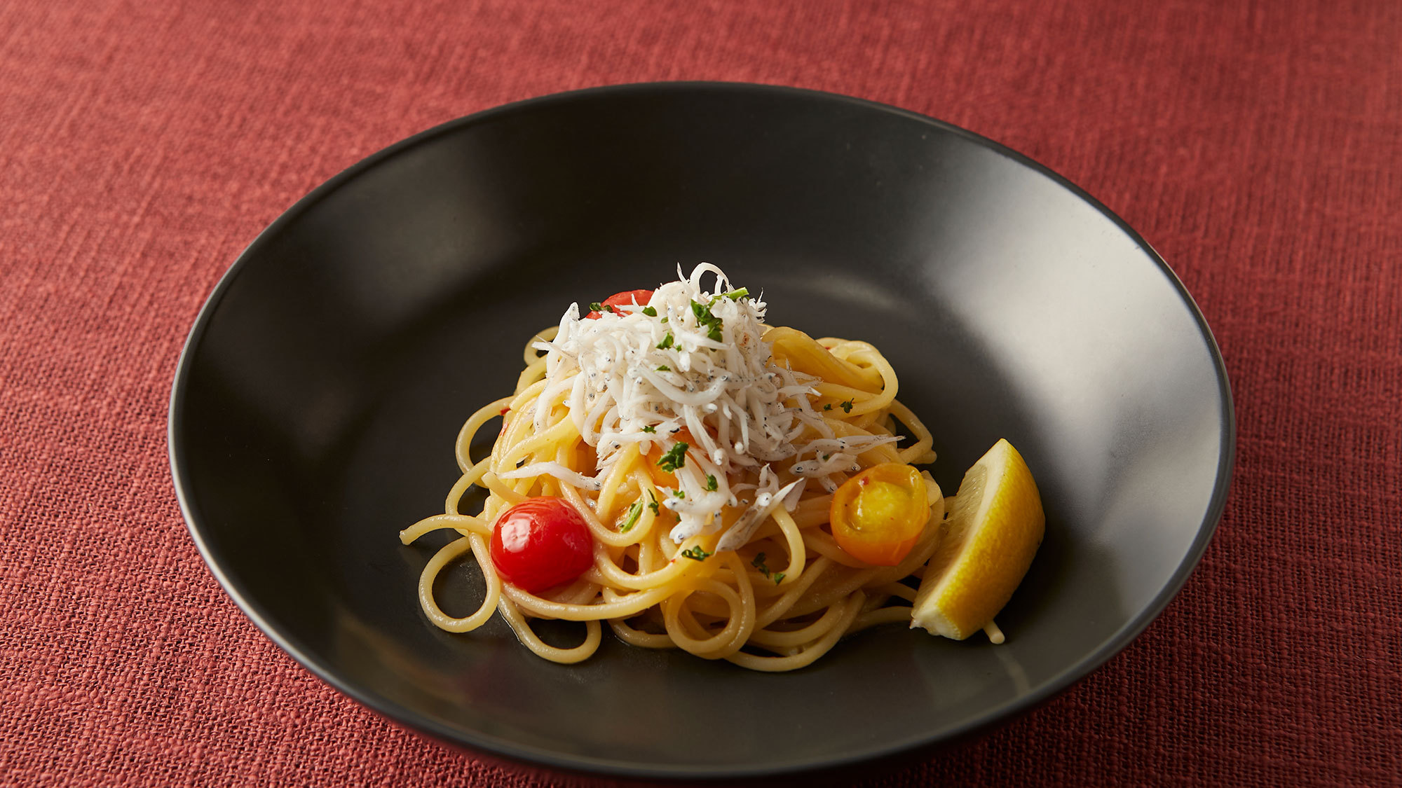釜揚げシラスとトマトのペペロンチーノ
