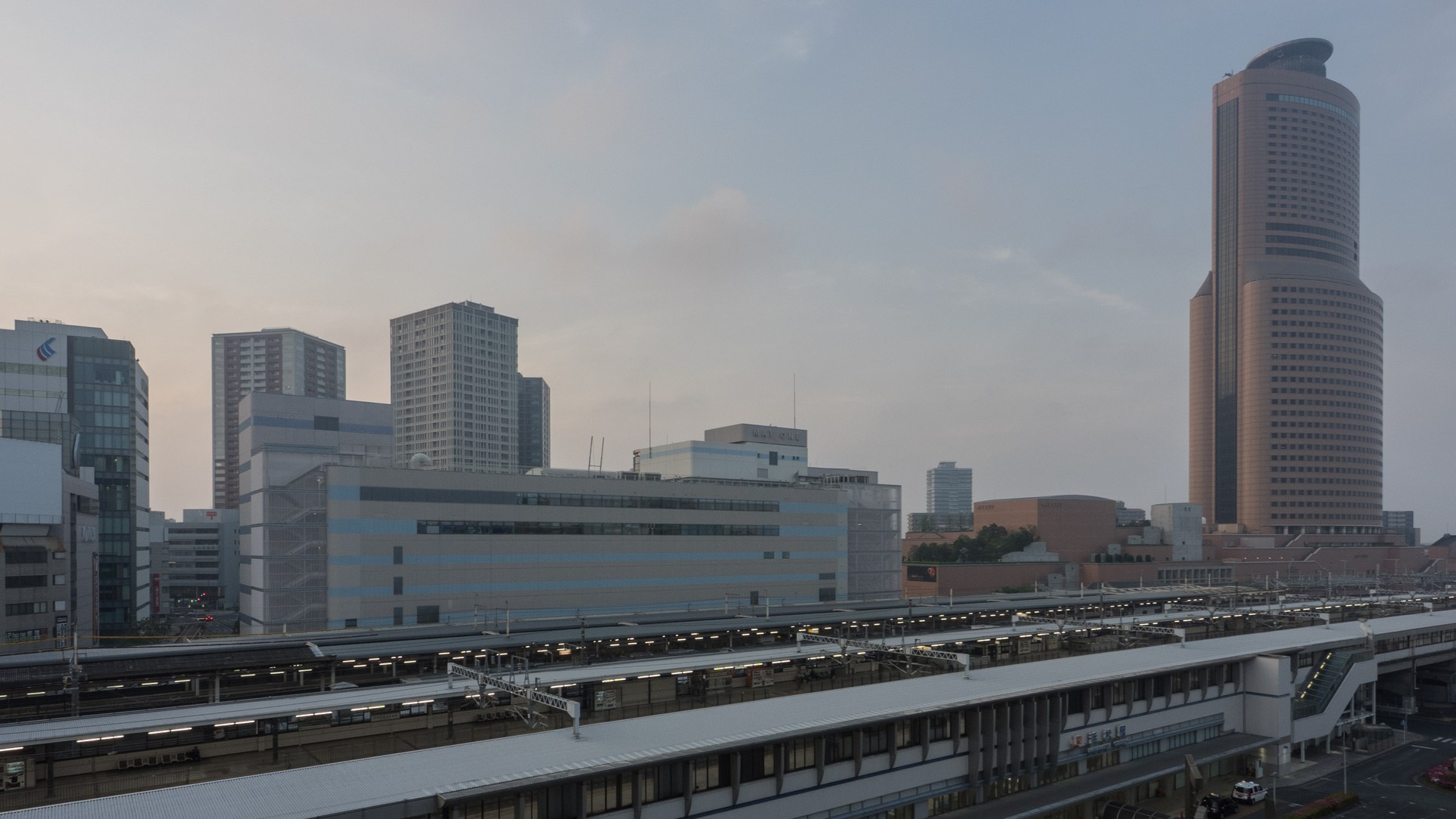 客室から見た浜松駅の景色