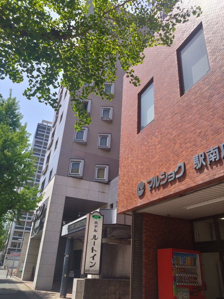 隣にはスーパーがあり♪買い物に便利♪