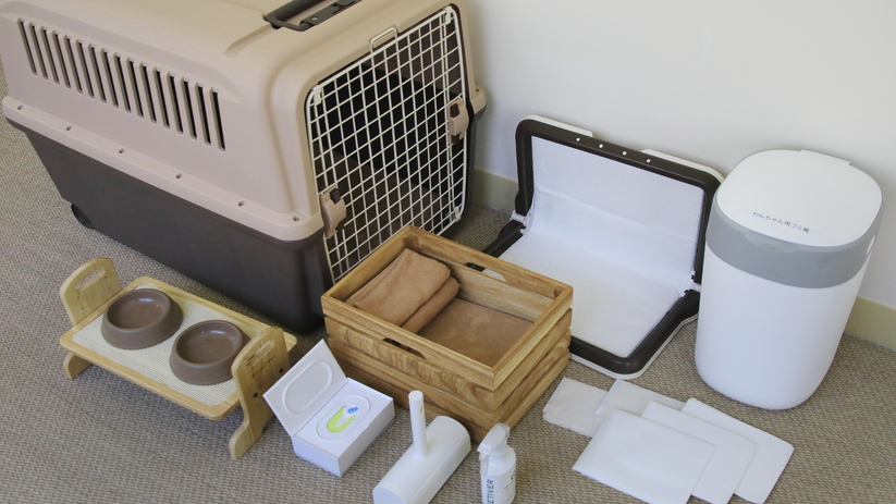 愛犬用客室備品｜クレートやフードボウル、トイレシート等、各種アメニティをご用意しております