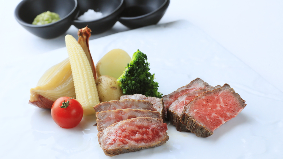 〜蓼科の風〜白樺牛もも肉のローストビーフとサーロインステーキの食べ比べ（Viande一例）