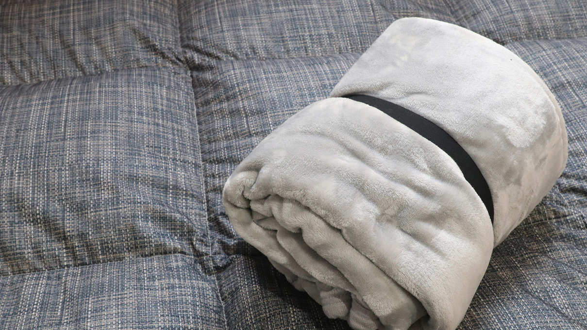 【客室】 毛布は棚にございます。寒い日も安心*