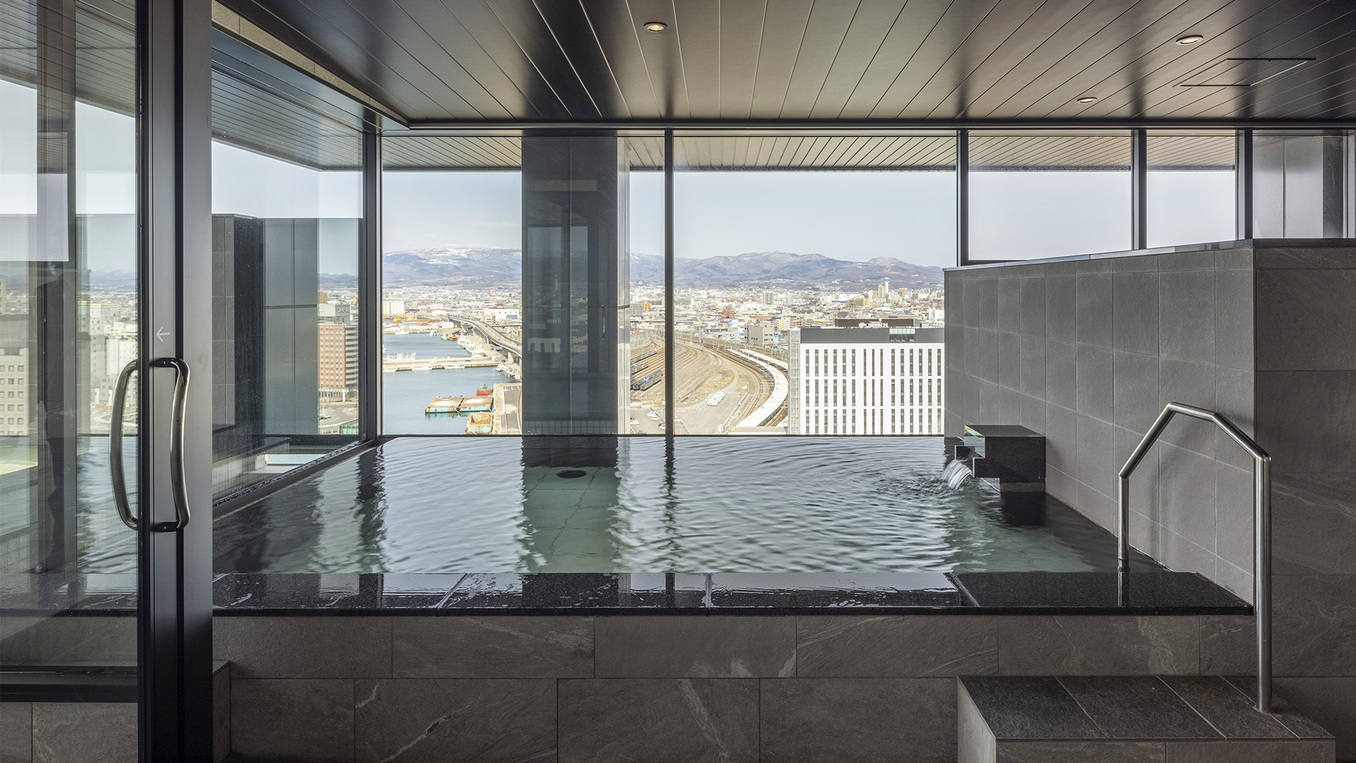 大浴場／18階大浴場からは函館市内を一望できます