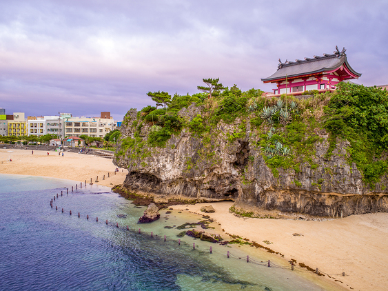 波上宮徒歩20分、車で5分琉球八社の中で波上宮は首座を占め、沖縄では最も格式高い神社です。