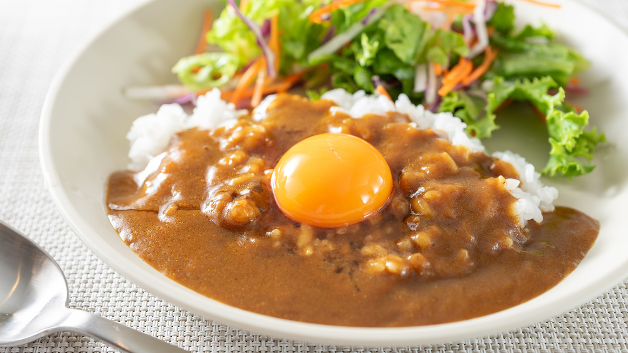 あさひ卵のせ朝カレーで一日の活力を