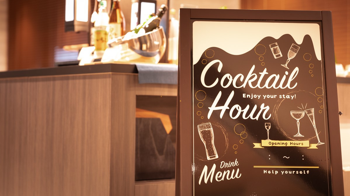 ワインや焼酎、コーヒー等をラウンジでゆったりと楽しめる無料ウェルカムバー