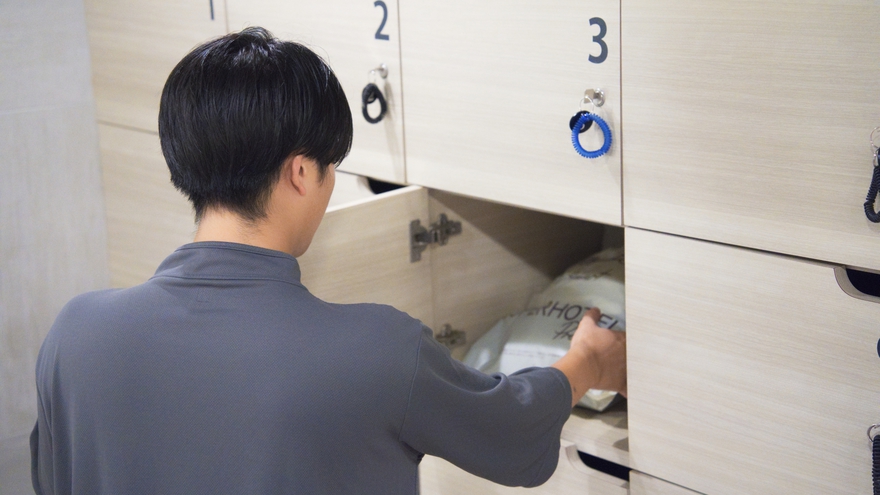 鍵付きロッカーで防犯も安心 