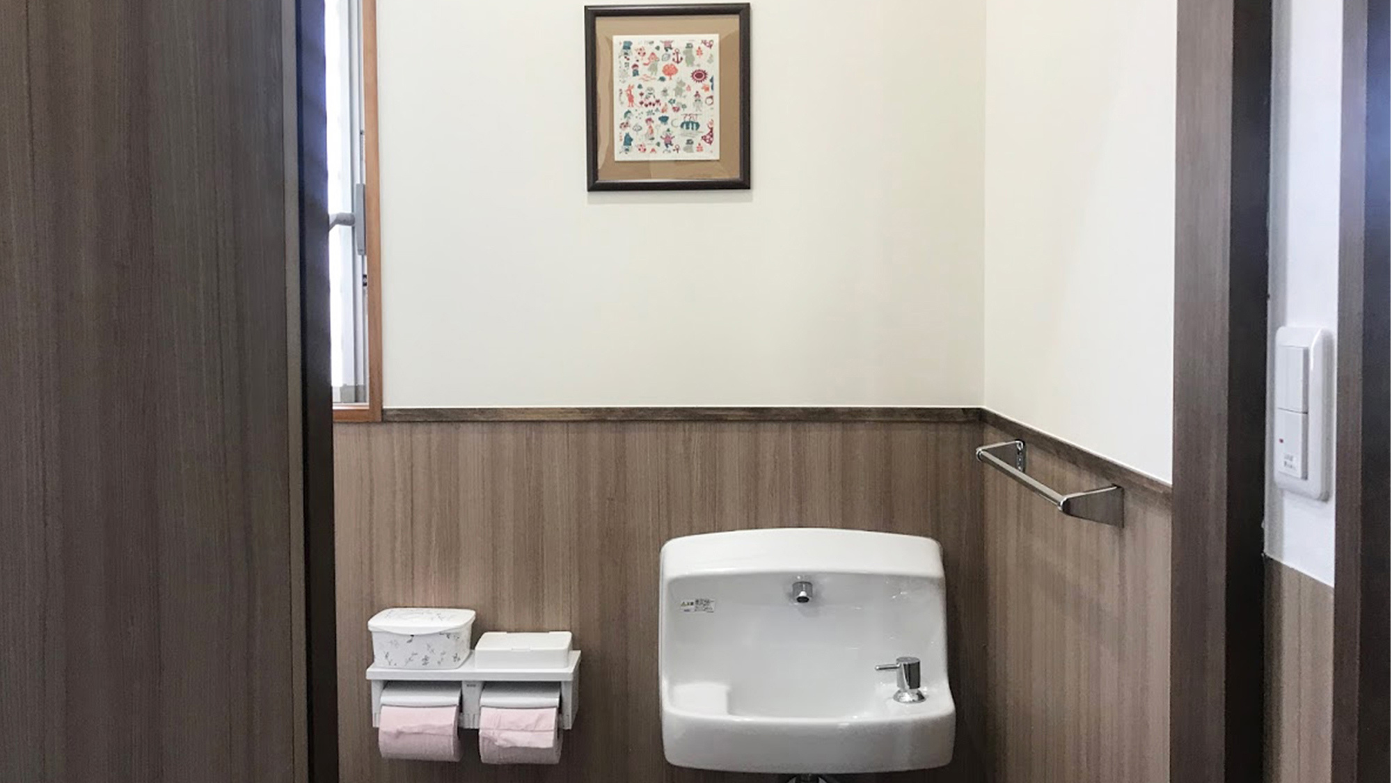 ・＜トイレ＞トイレのインテリアも北欧風の可愛いらしいポスターがアクセントです