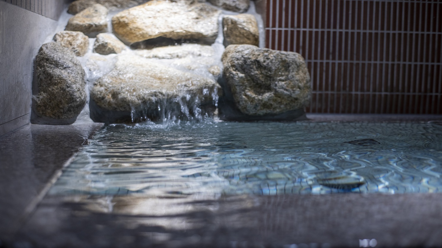 【天然温泉大浴場】水風呂(水温：約15℃〜17℃）