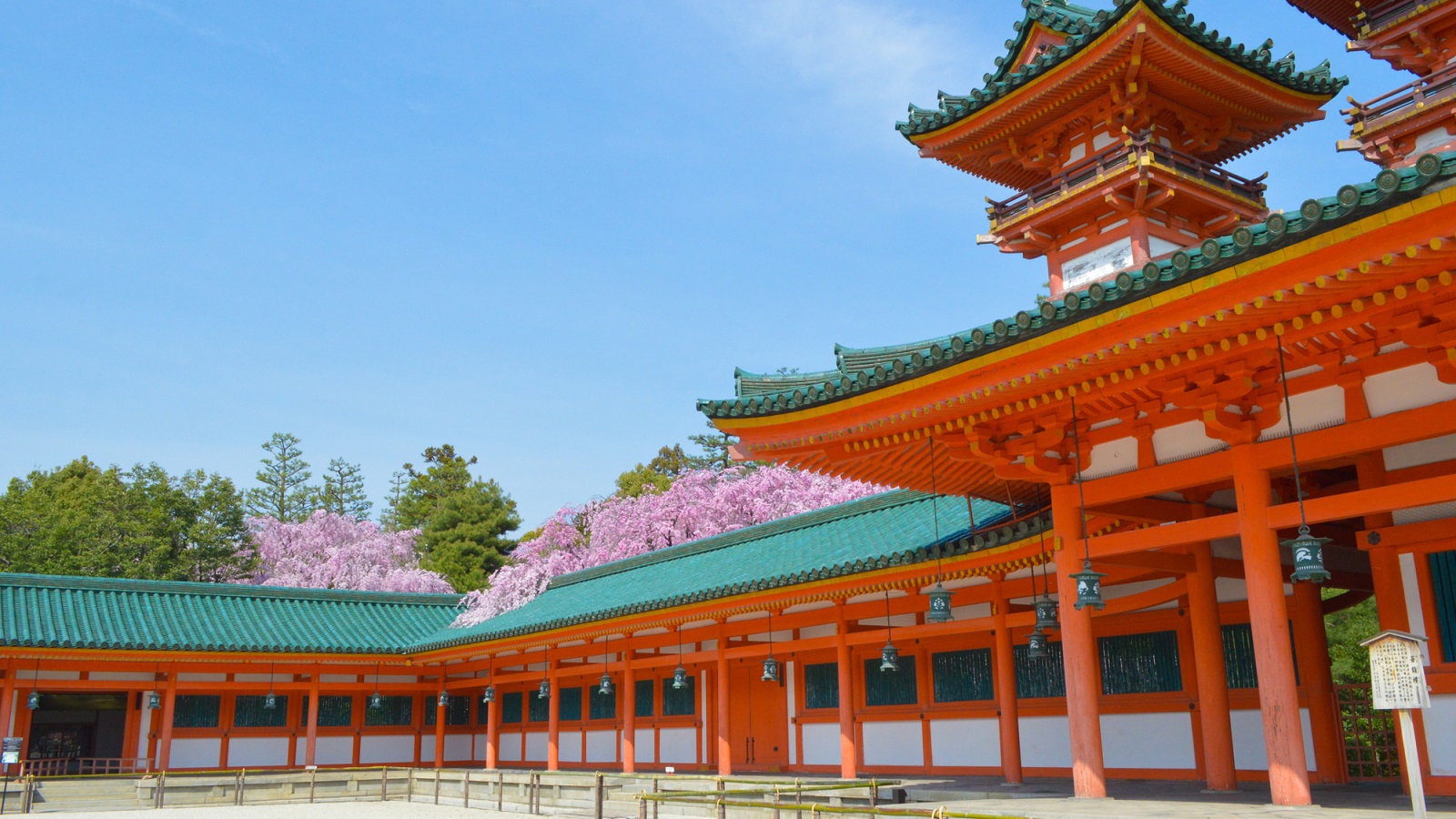 【京都観光】「平安神宮」古の都を今に伝う社殿と、百年の自然が息づく庭園を巡る