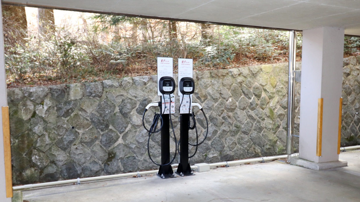 *【EV充電機】電気自動車でのご旅行をもっと便利に！200V／6kW仕様のEV充電機が4機ございます