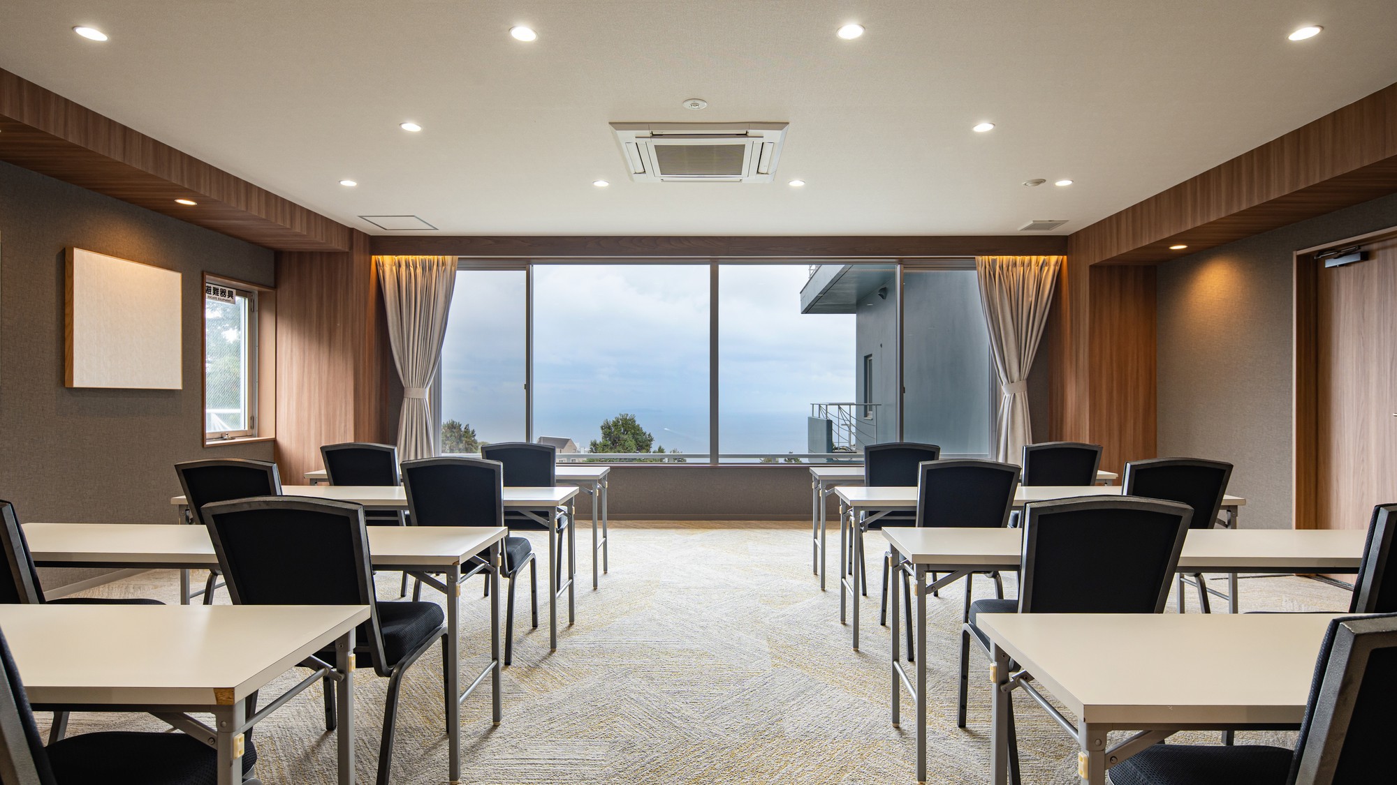 【カンファレンスルームB】
