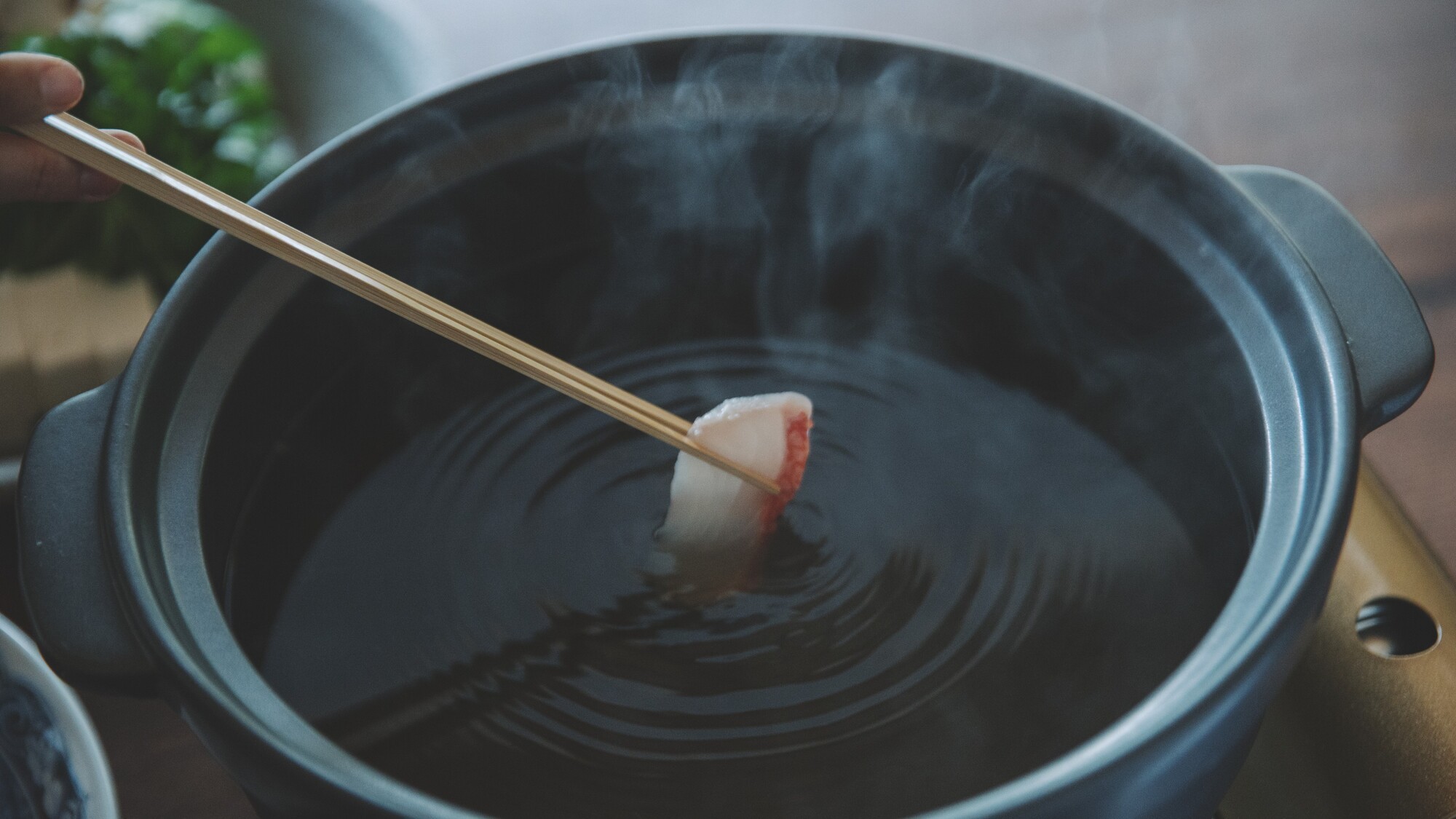 【お食事処／夕食一例】身体を温め、胃腸や自律神経を整える薬膳鍋。