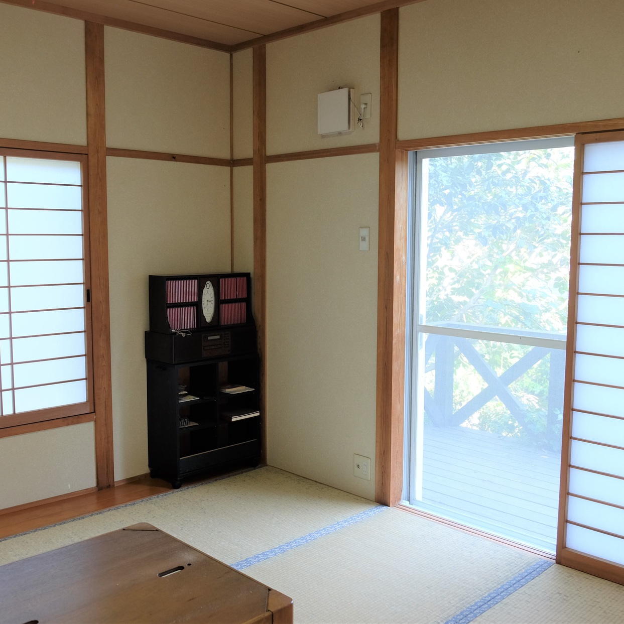 １０畳の和室です。３組まで布団を敷くことができます。