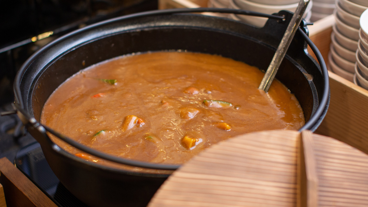 大人気の朝カレーで一日の活力を