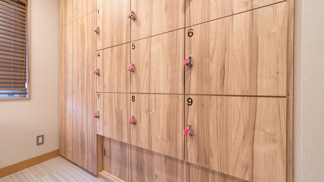 鍵付きロッカーをご利用ください