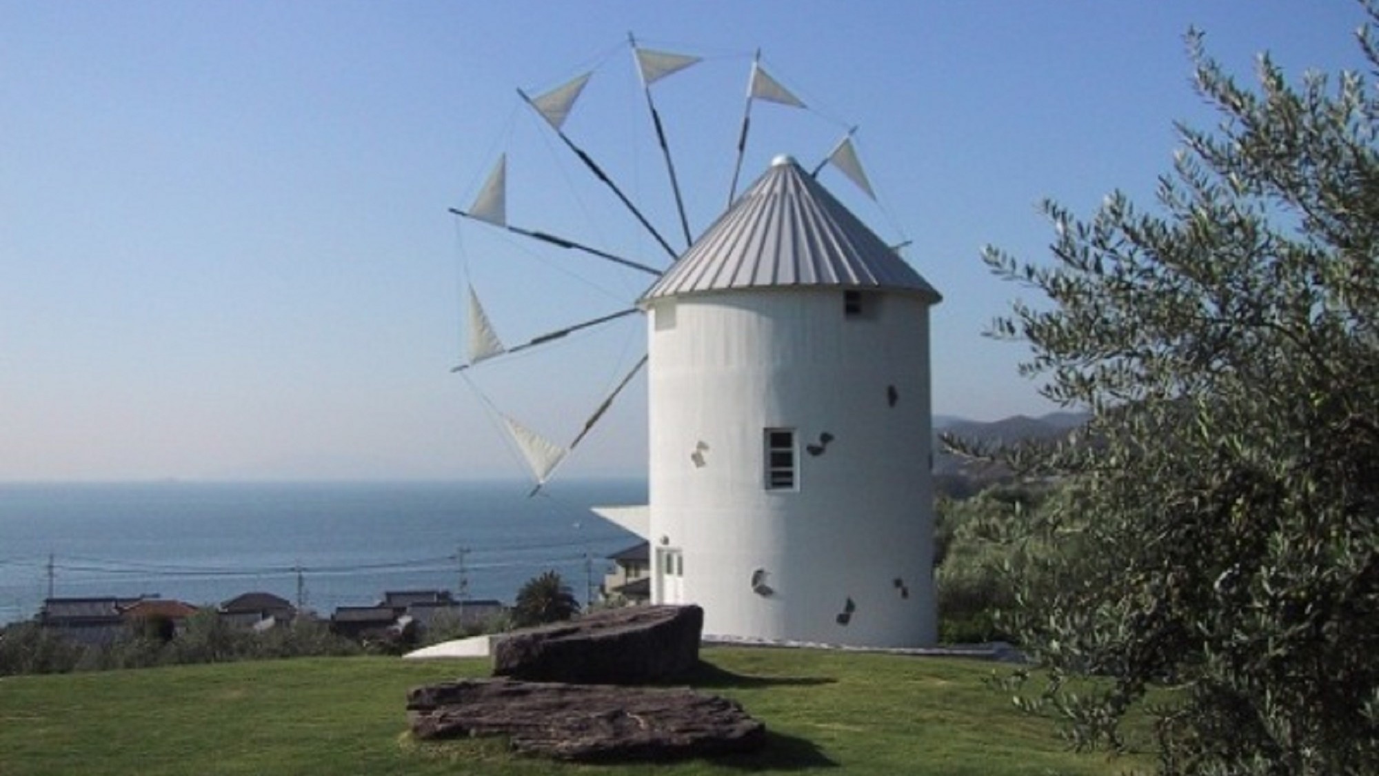 「オリーブ公園」のギリシャ風車