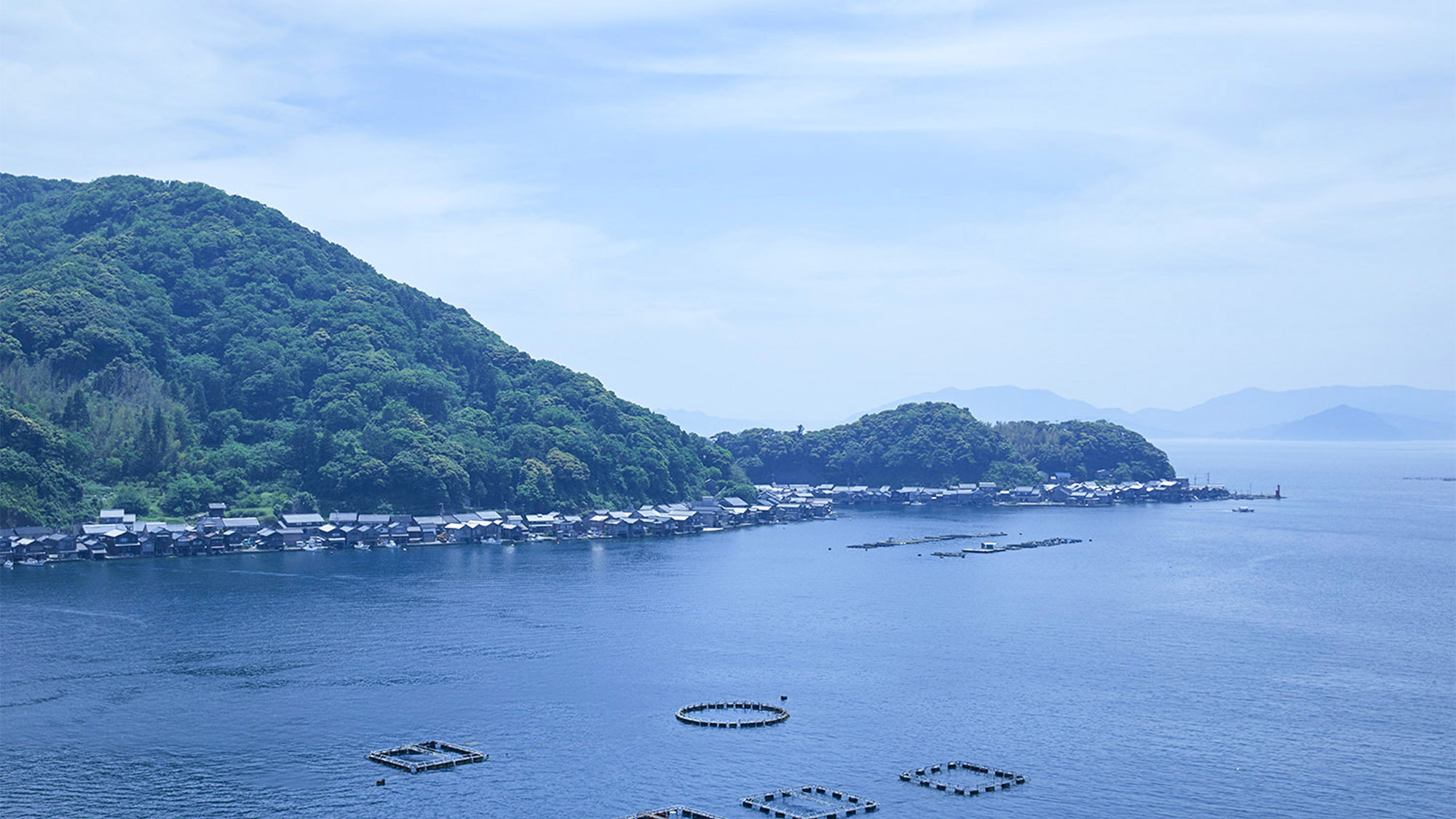 ・都会の喧騒を忘れて蒼い海を眺めてみませんか