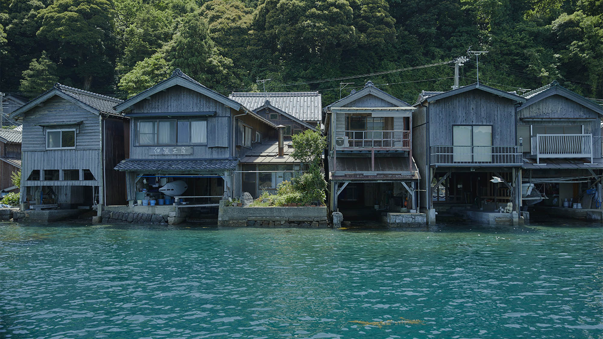 ・舟屋は1階が船のガレージ、2階が居住空間になっています