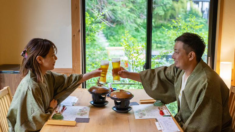 【個室お食事処】お食事と共に、四季の移ろいを感じる自然の景色をお楽しみいただけます。