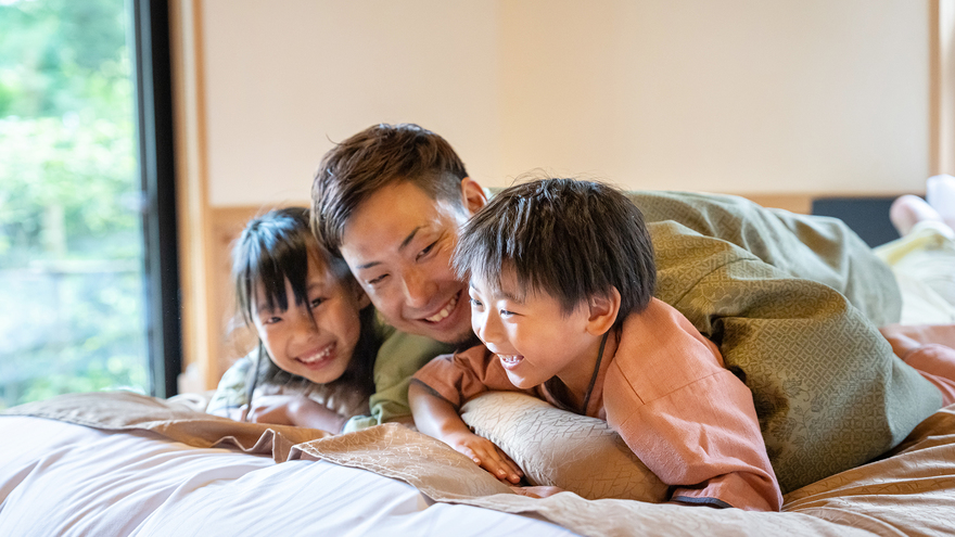 全室離れで広々としたお部屋。ご家族でゆったりとお過ごしいただけます。