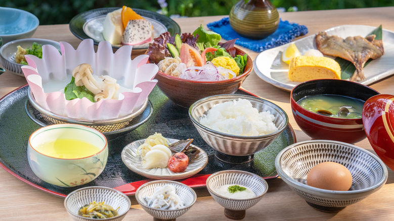 新鮮、自家栽培、手作りの三拍子。旅の朝は、元気を与える特別な食事をお召し上がりください。