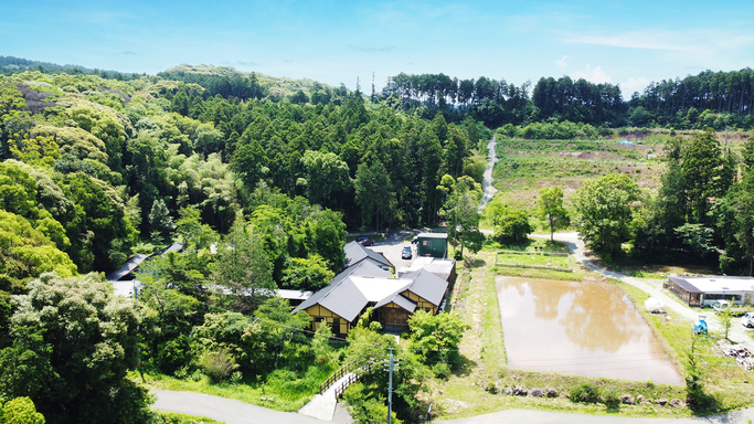 【施設風景】自然の原風景をできる限り残した広大な敷地。自然と一体になった滞在をお楽しみ下さい