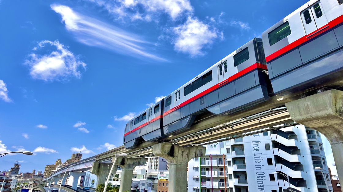 【旭橋駅】当館より徒歩2分程※時間帯によって3両編成になります。