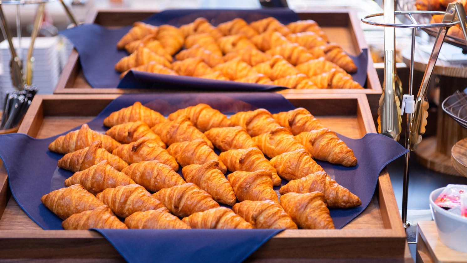 ホテル内専用オーブンで焼き上げています