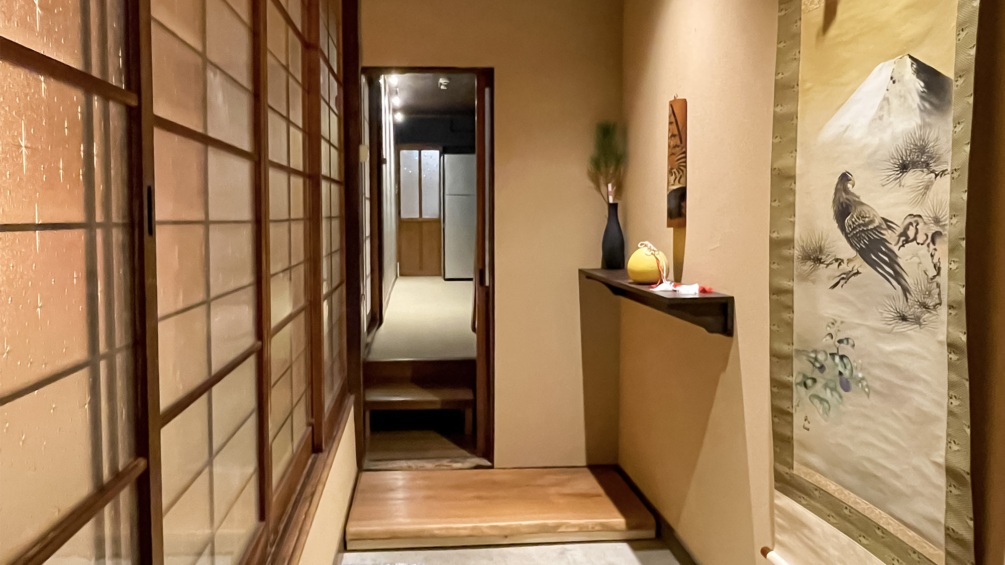 ・＜1F玄関＞昭和初期の日本家屋の良さが残り懐かしさを感じます