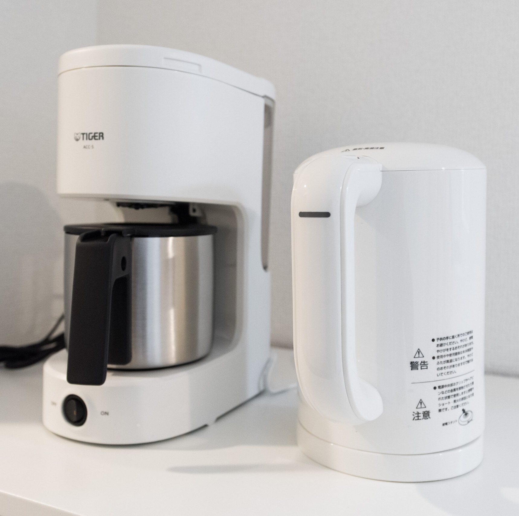 コーヒーメーカーと電気湯沸かし器（全室共通）