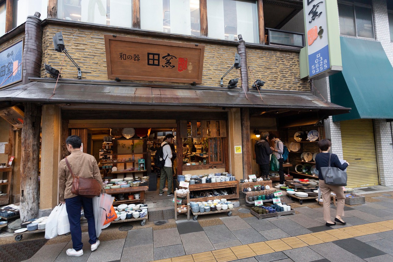 地域のお店もたくさん！