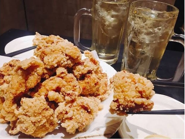 自慢の唐揚げとハイボール