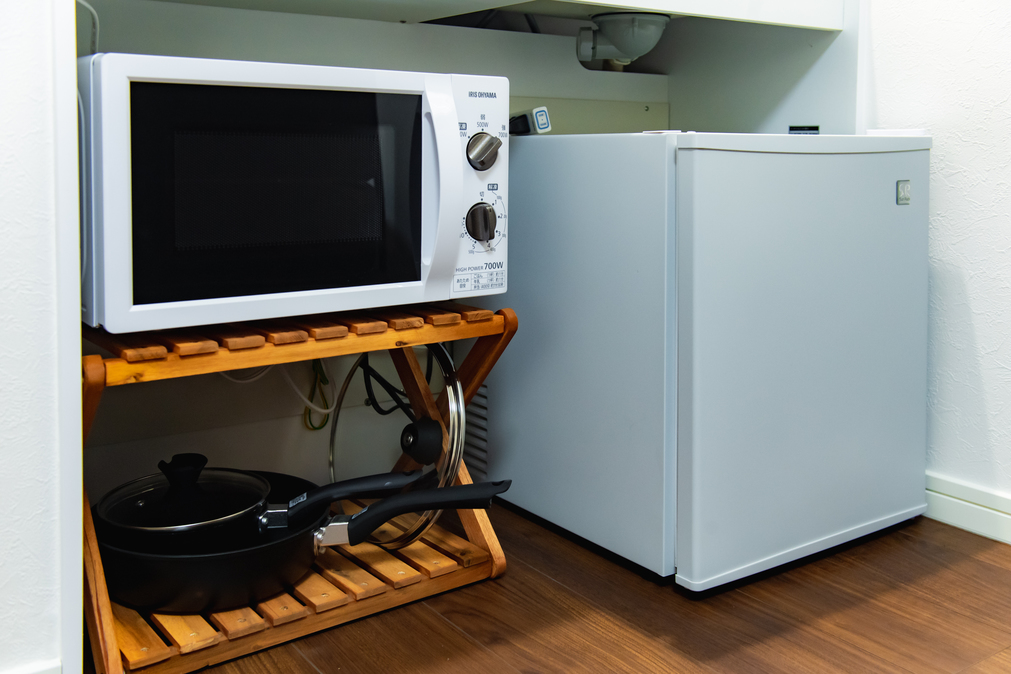 冷蔵庫(冷凍機能なし)，電子レンジ