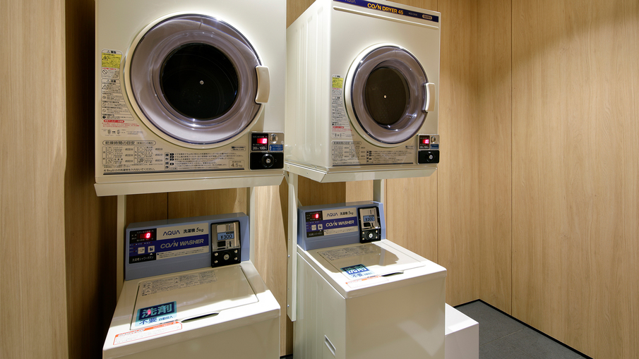 ランドリールーム：24時間ご利用いただけるランドリールームは長期滞在にも便利です。