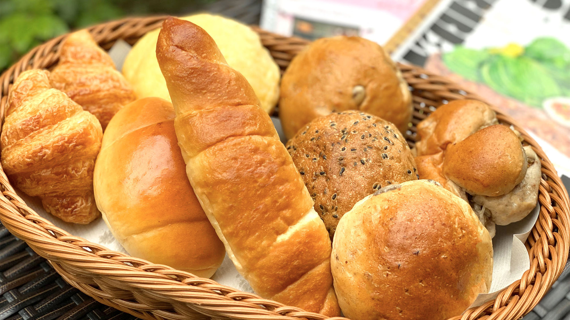 ・軽朝食パン／ 毎朝6時〜10時まで1Fバーラウンジにて無料提供