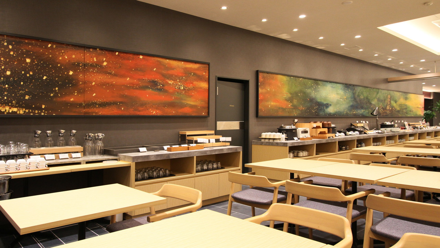レストラン吉田エリさん、有作さん親子による、博多の四季を描いた作品「博多の光」を展示