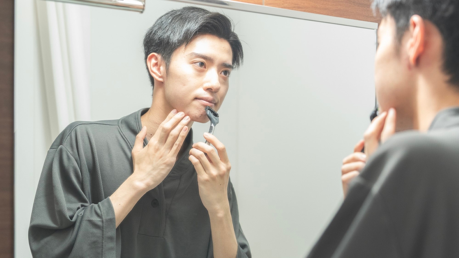 大きなガラスなので朝の身支度もスムーズに