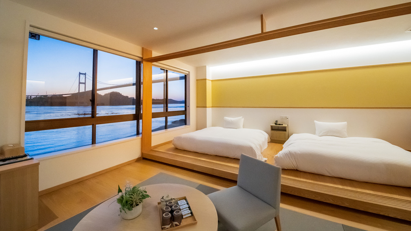 ベッドで寝られる洋の快適さと畳でくつろげる和の落ち着きを両方兼ね備えたお部屋（ジュニアスイートB）