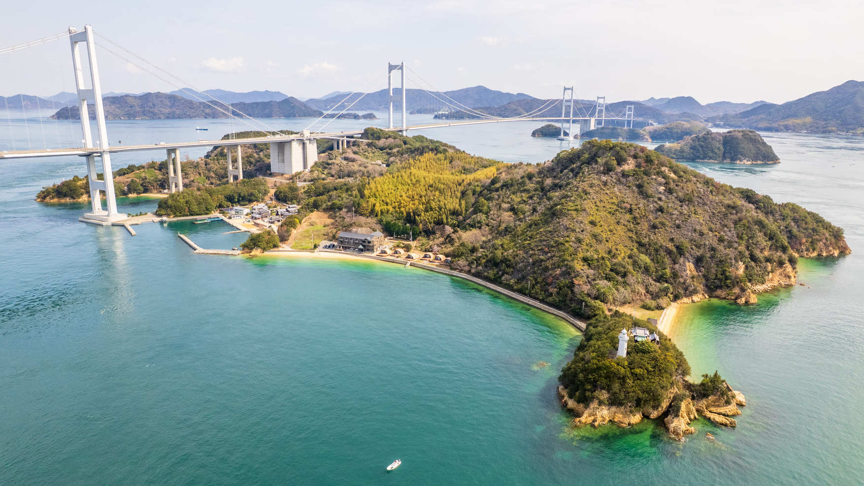 人口が10人にも満たない馬島。島民が守り続けてきた無垢な自然を全身で感じでください。